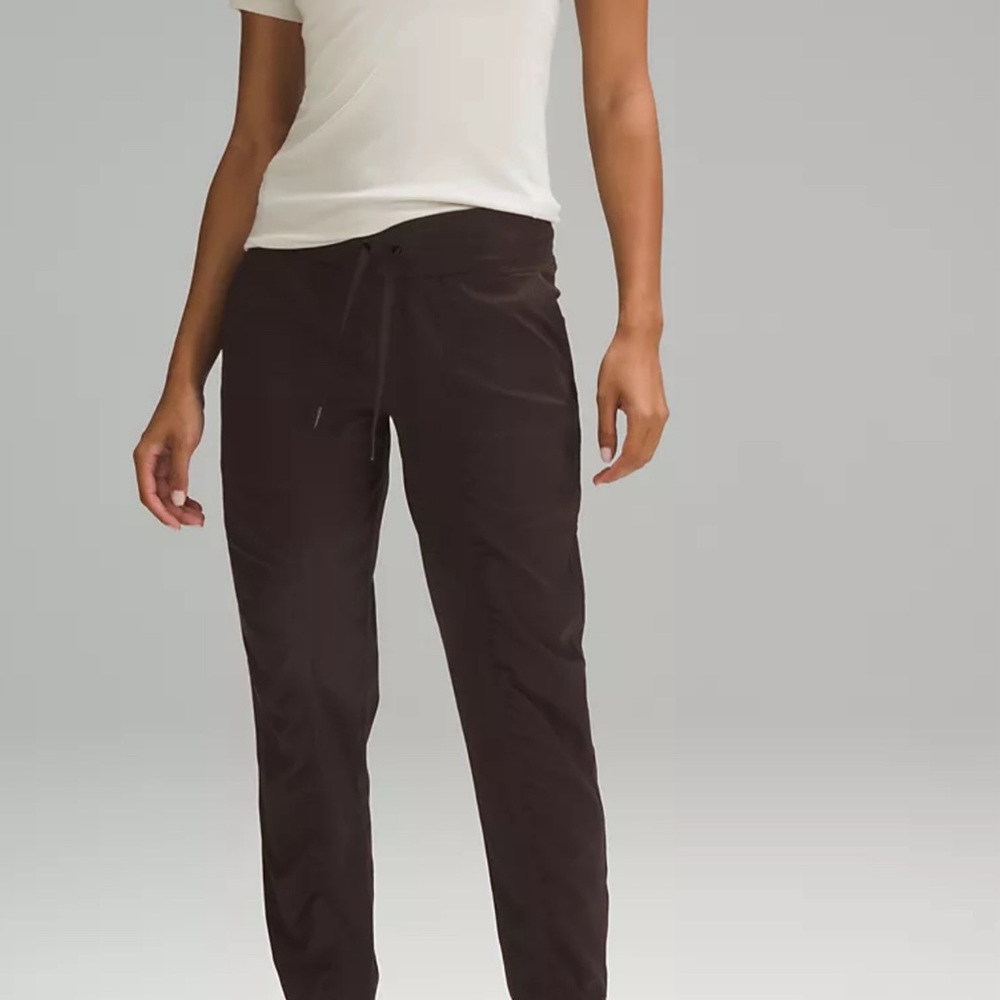 Lululemon Black Dance Studio Mid-Rise Jogger Size 6 *Like New* never worn